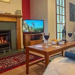 Hill Cottage, With Garden And Fell Views, Dog Friendly Walks From The Door, Close To Bassenthwaite *