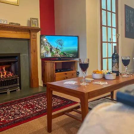 Hill Cottage, With Garden And Fell Views, Dog Friendly Walks From The Door, Close To Bassenthwaite *